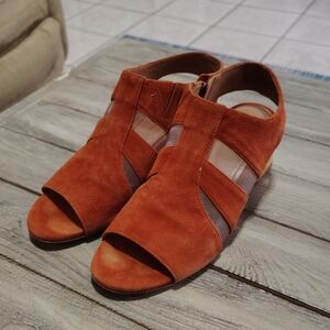 Bernardo Chic Suede Open-Toe Block Heel Sandals In Rust Size Women's 6